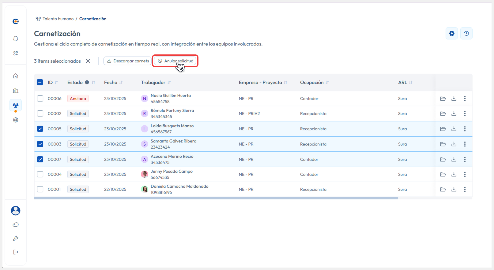 Vista de Carnetización señalando el botón de Anular solicitud ubicado encima de la tabla