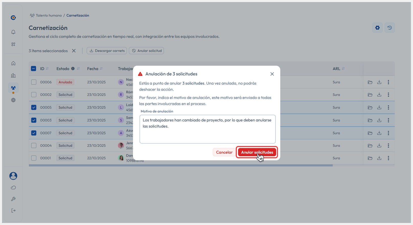 Motivo de anulación ingresado, señalando el botón de Anular solicitudes
